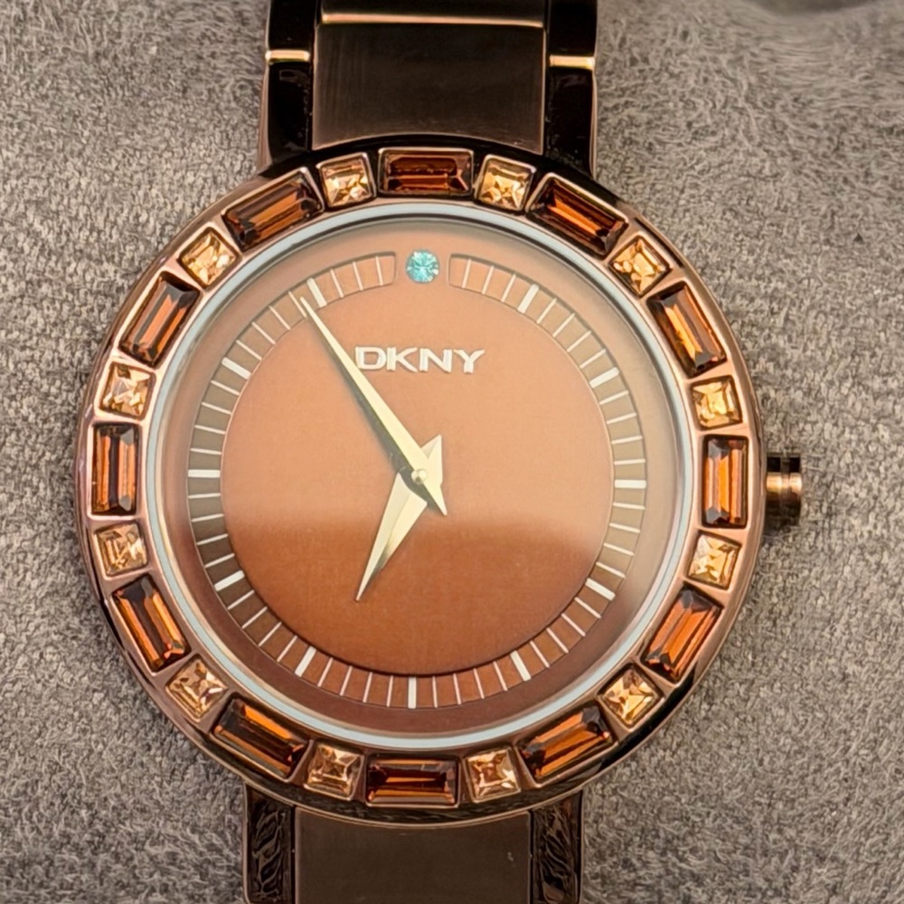 🌟HP🌟DKNY Women's Watch in Rich Brown Crystal Bezel NY-3900